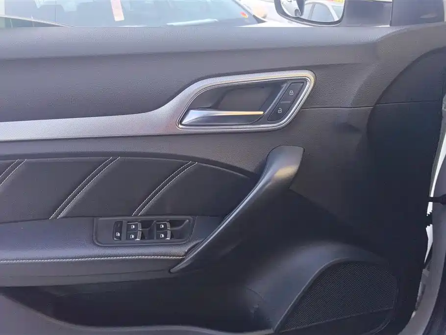 MG6 MG6 2017款 20 T 手动精英智联版 国V