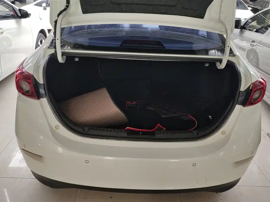 Mazda 3 Axela Sedan 1.5 L Auto Comfort CN-V