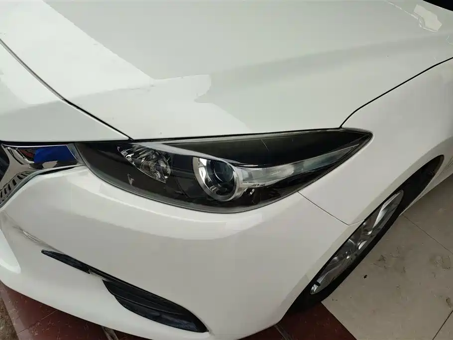 Mazda 3 Axela Sedan 1.5 L Auto Comfort CN-V