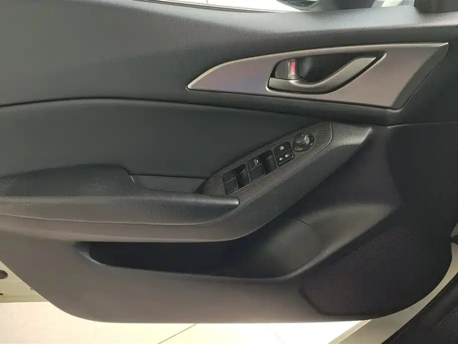 Mazda 3 Axela Sedan 1.5 L Auto Comfort CN-V