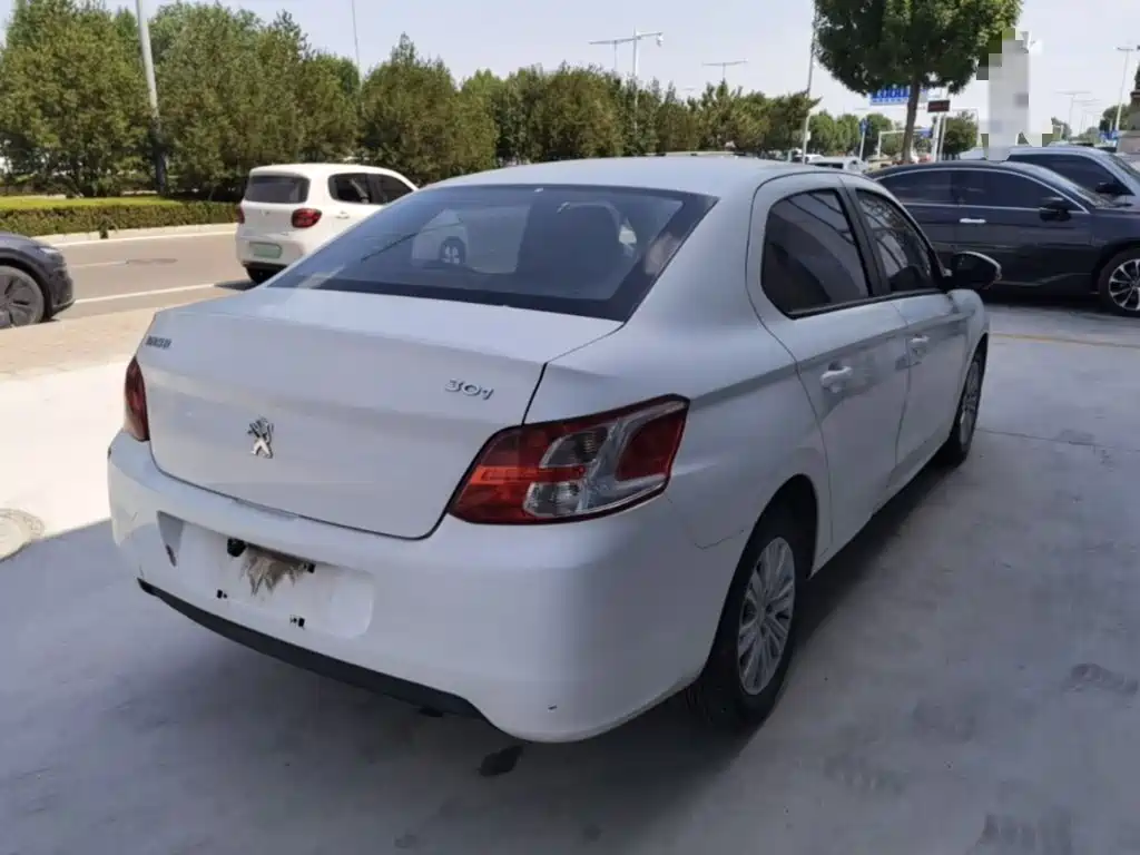 Peugeot 301 1.6 L Auto Comfort