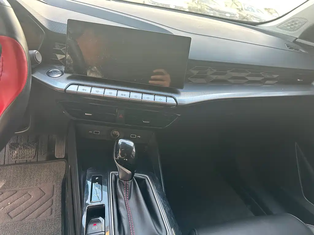 MG5 180 DVVT CVT Youth Luxury