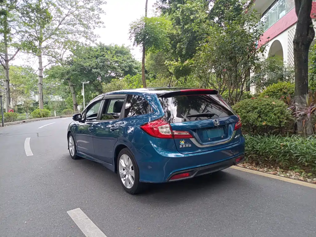 Jade 1.8 L Auto Comfort Elite 5-seat