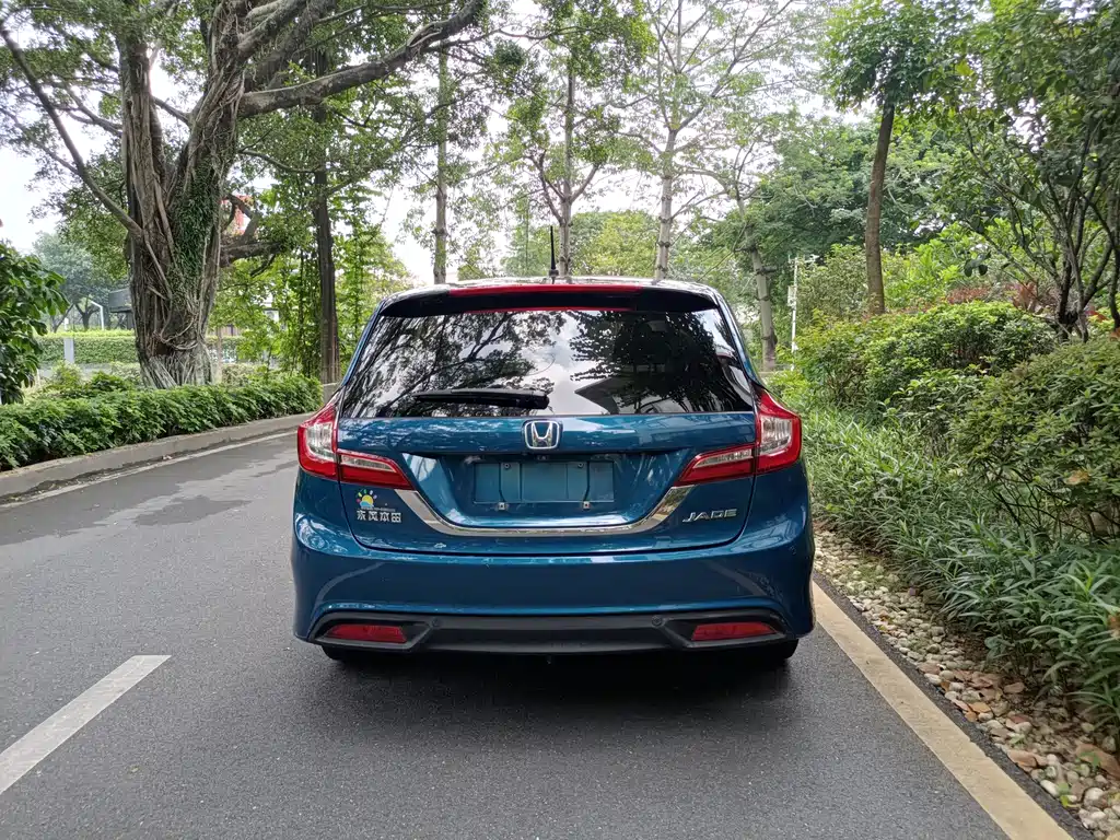 Jade 1.8 L Auto Comfort Elite 5-seat