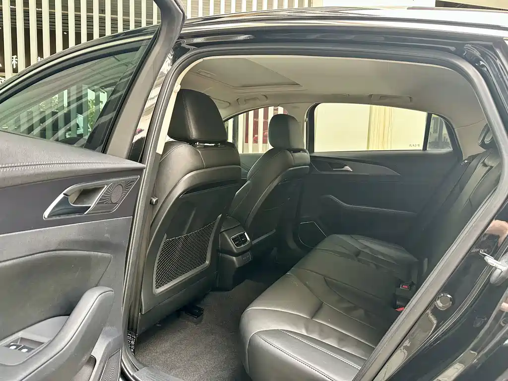 Hongqi H5 Classic 1.5 T DCT Flagship Charm