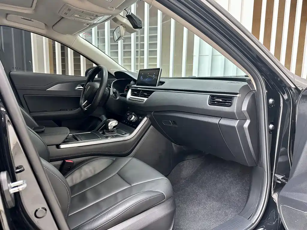 Hongqi H5 Classic 1.5 T DCT Flagship Charm