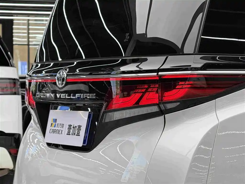 Vellfire Crown Dual Engine 2.5 L Supreme Executive