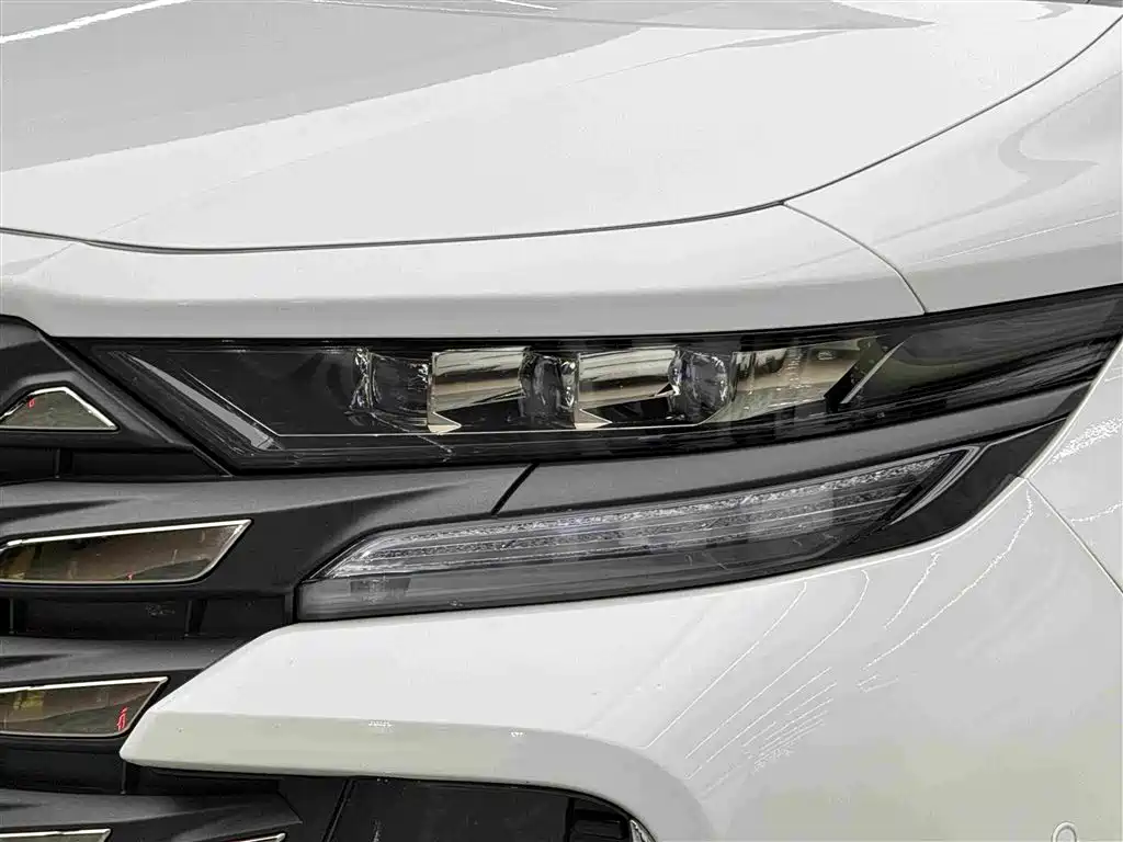 Vellfire Crown Dual Engine 2.5 L Supreme Executive