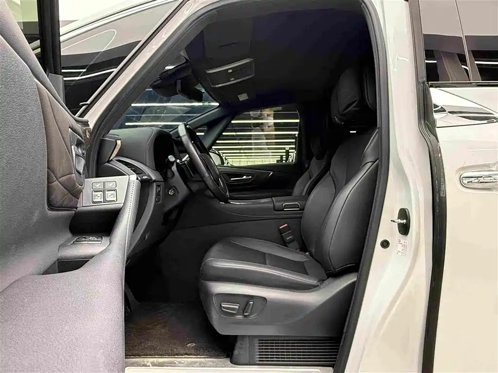 Vellfire Crown Dual Engine 2.5 L Supreme Executive