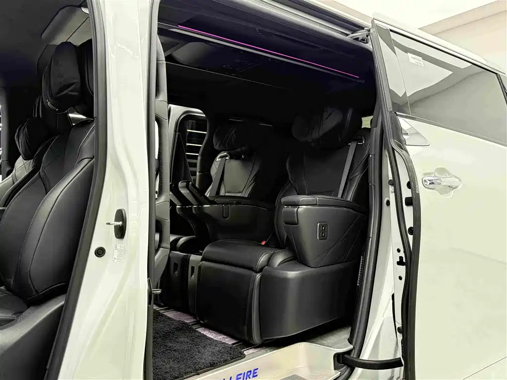 Vellfire Crown Dual Engine 2.5 L Supreme Executive