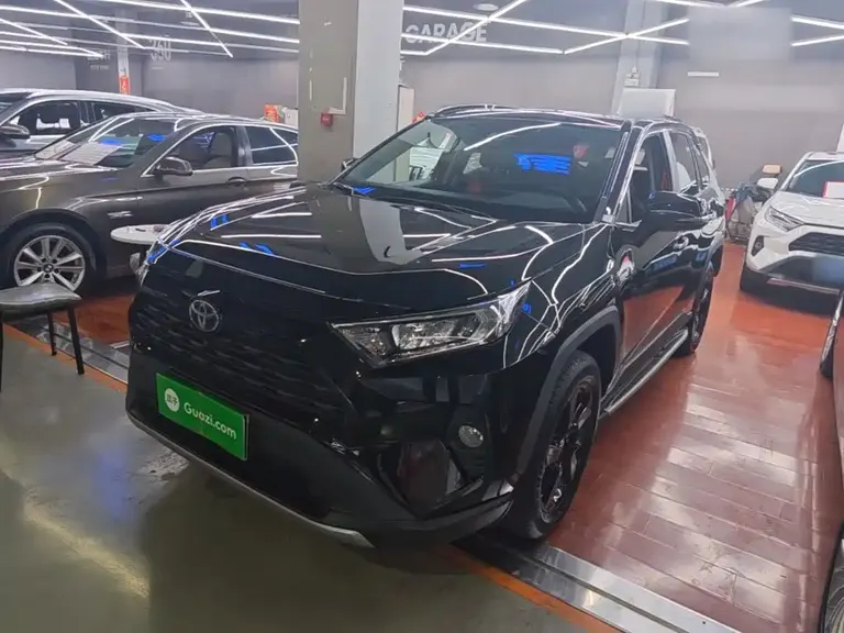 Toyota RAV4 Facelift Dual Engine 2.5 L E-CVT 4 WD Elite PLUS