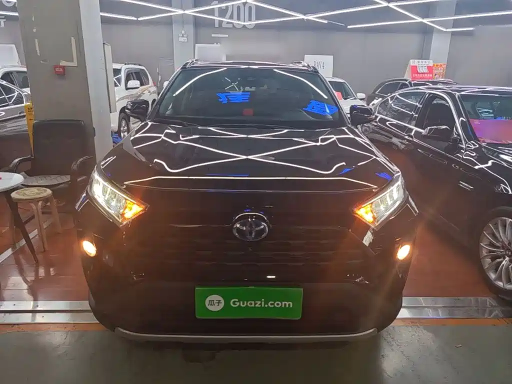RAV4 Facelift Dual Engine 2.5 L E-CVT 4 WD Elite PLUS