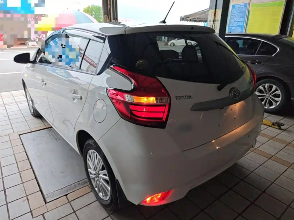 Vios FS 1.5 L CVT Sharp Speed
