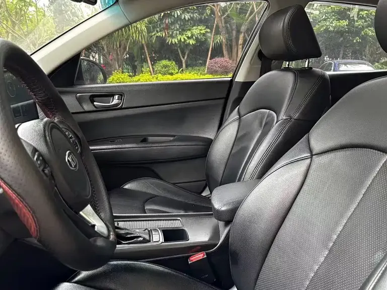 Kia K5 2.0 L hybrid GLS