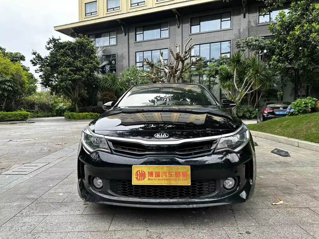 Kia K5 2.0 L hybrid GLS