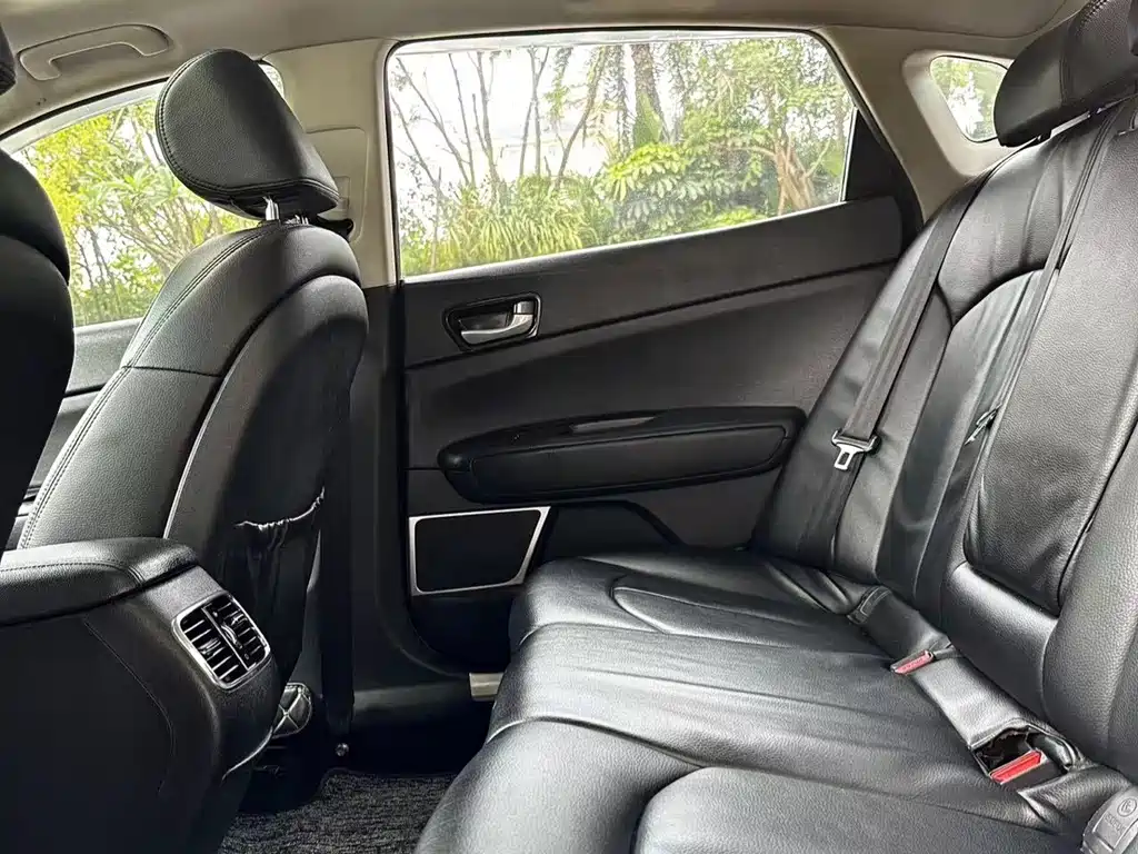 Kia K5 2.0 L hybrid GLS
