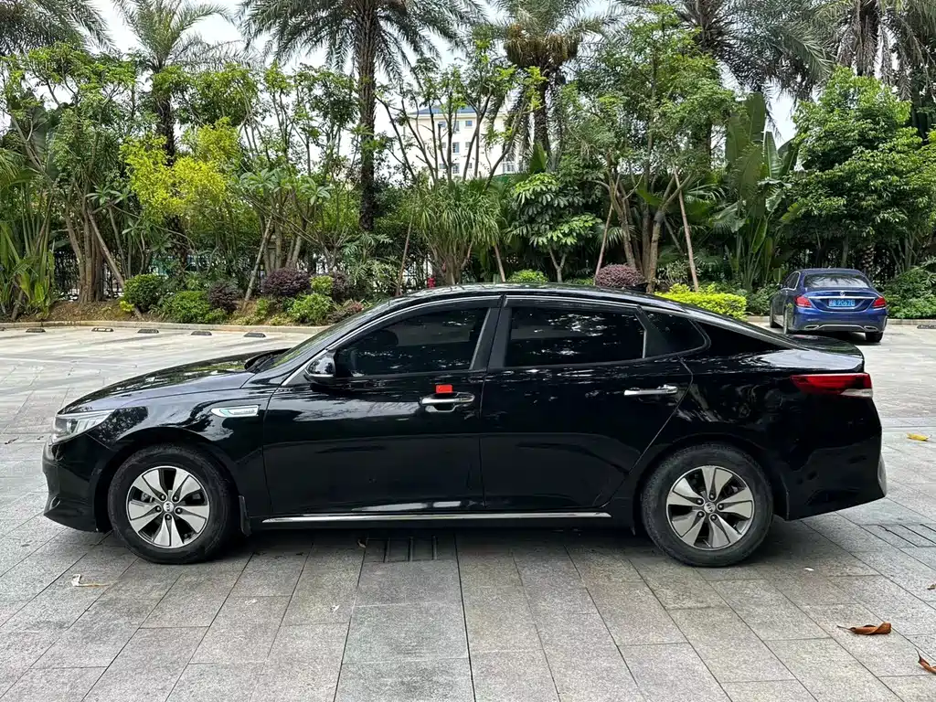 Kia K5 2.0 L hybrid GLS