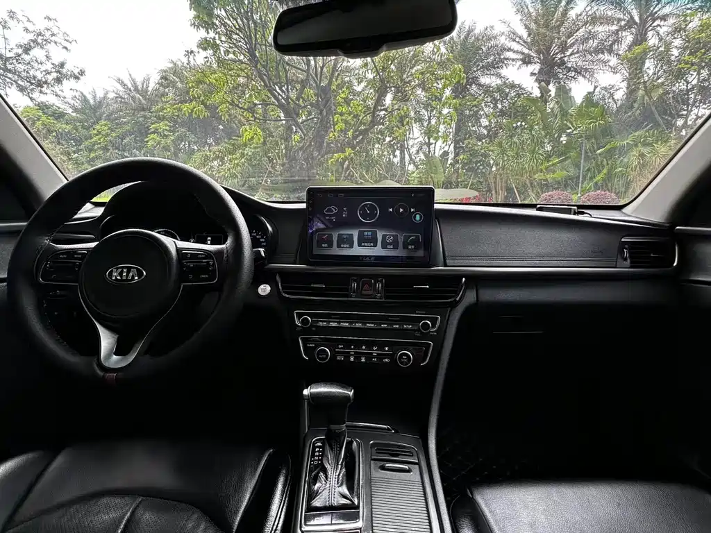 Kia K5 2.0 L hybrid GLS