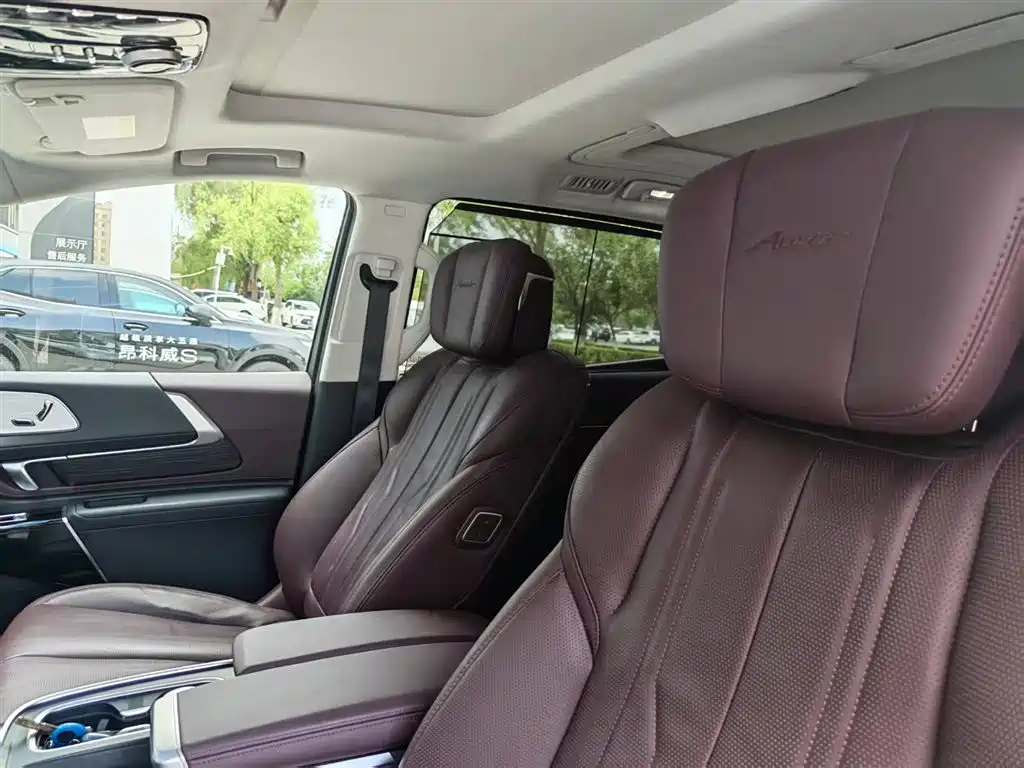 Century 2.0 T 7-seat Heritage