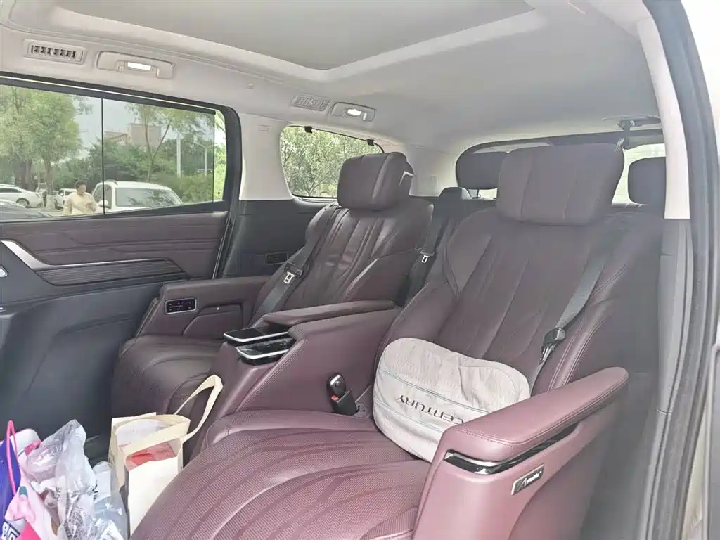 Century 2.0 T 7-seat Heritage