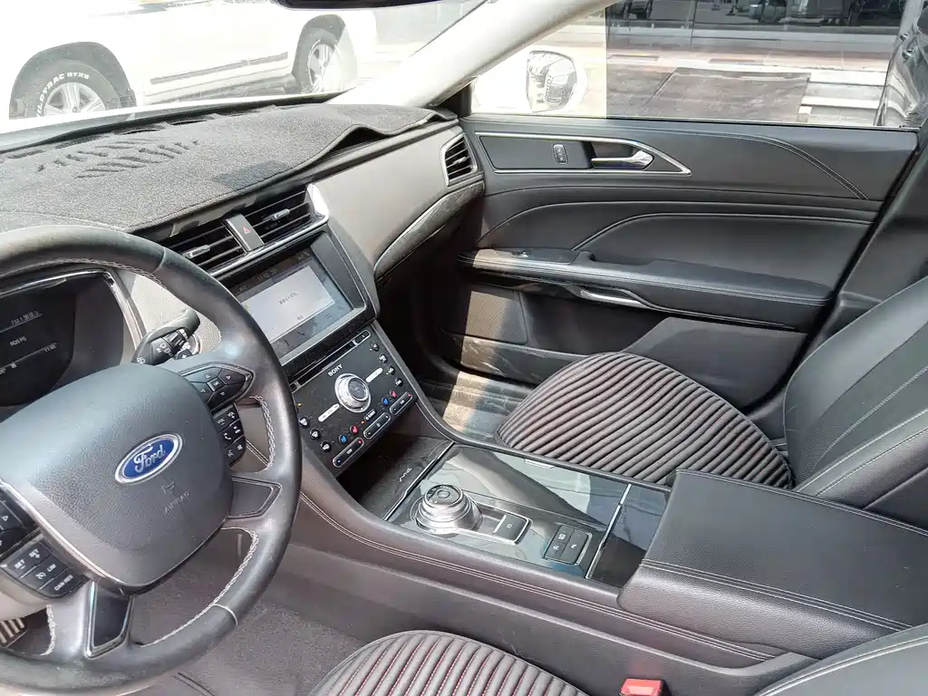 Taurus EcoBoost 245 Luxury