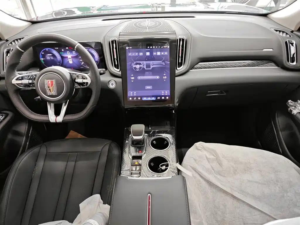 Hongqi HS3 PHEV 115 km Power Action