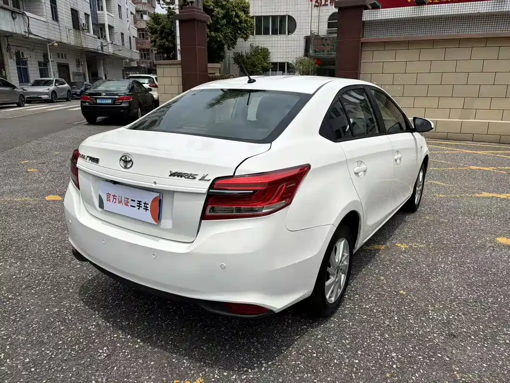 YARiS L Zhixiang 1.5 G CVT Dynamic Shine