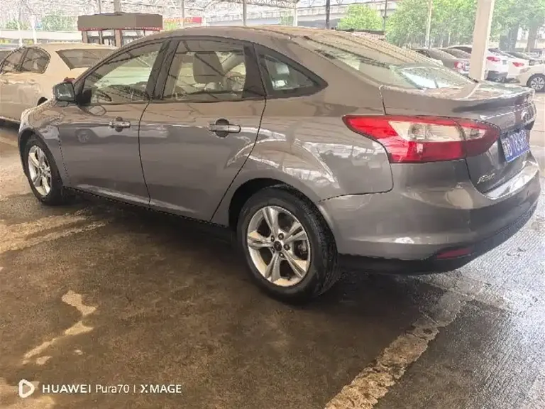 Ford Focus Sedan 1.6 L Auto Style