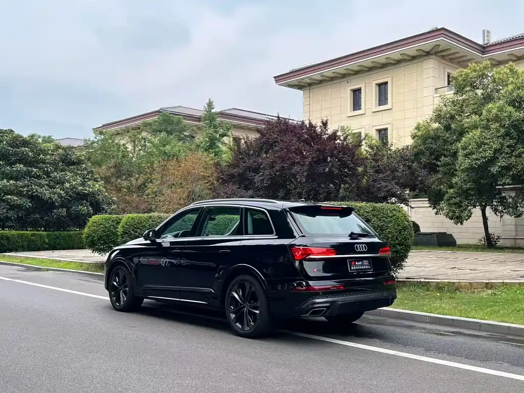 Audi Q7 55 TFSI quattro S line Sport