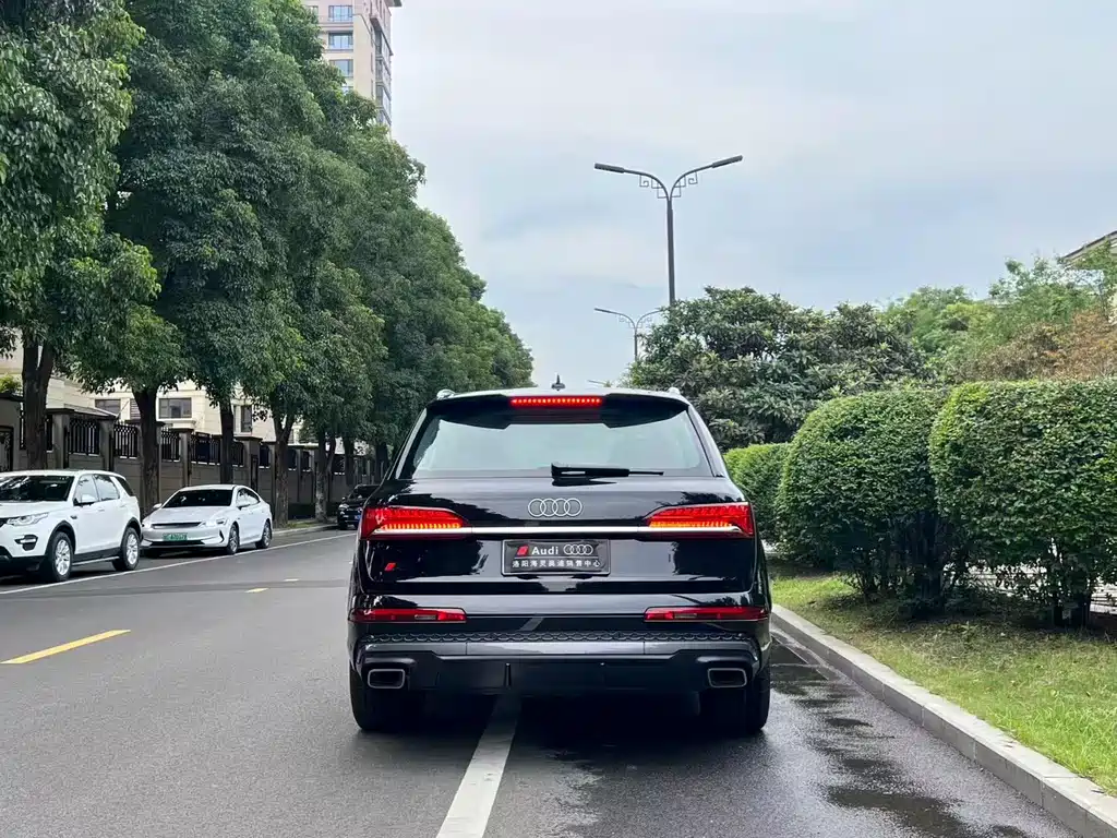 Audi Q7 55 TFSI quattro S line Sport