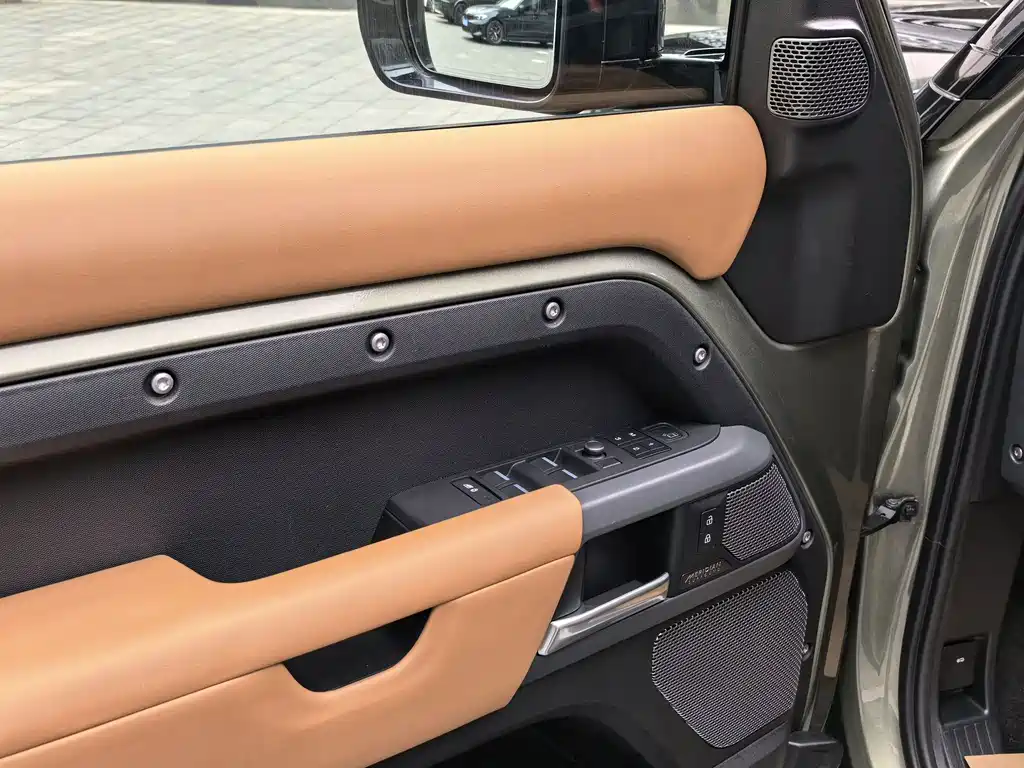 Land Rover Defender 110 P400 X