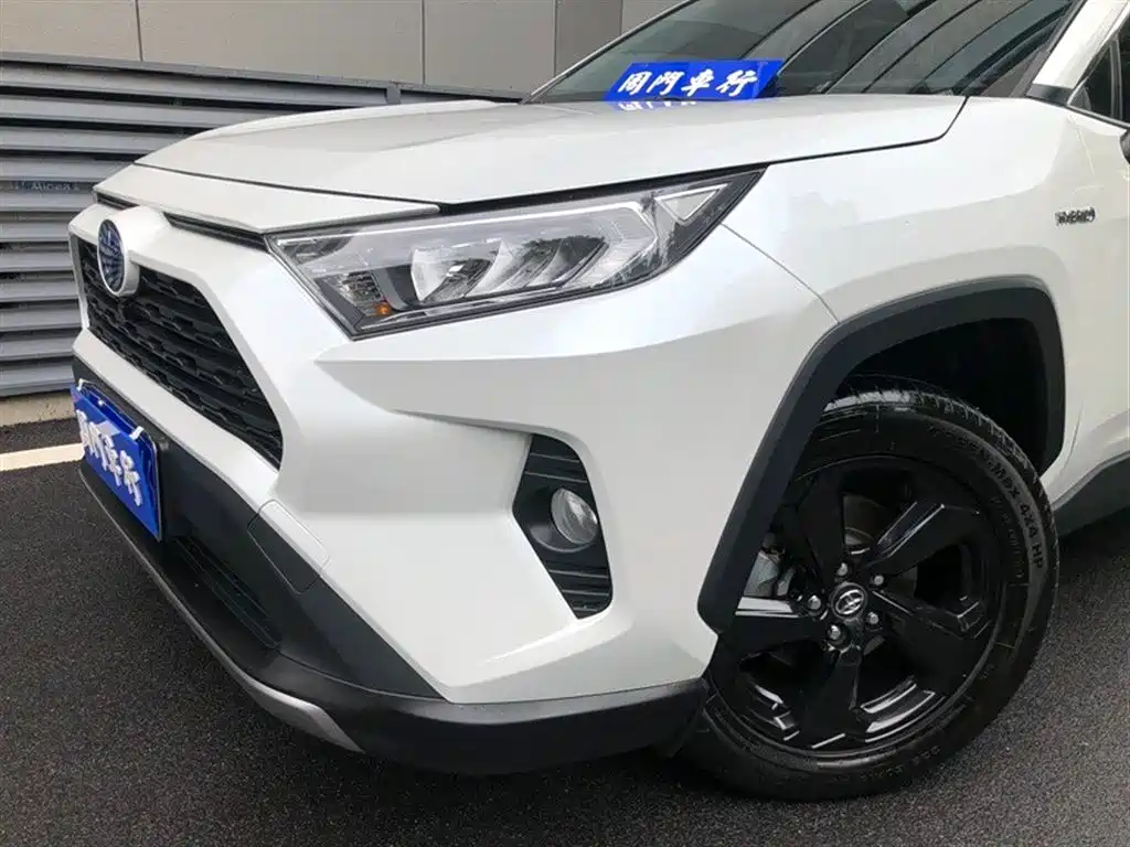 RAV4 Dual Engine 2.5 L E-CVT 4 WD Elite Plus