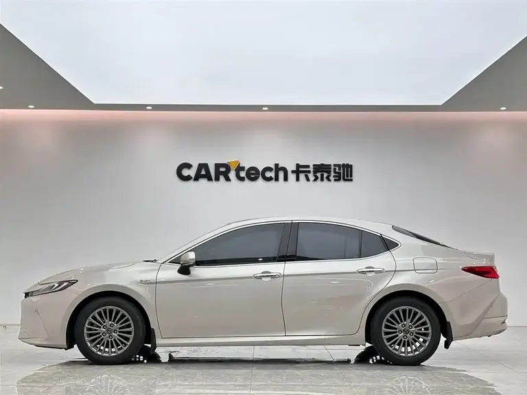 Toyota Camry Dual Engine 2.0 HG Distinguished