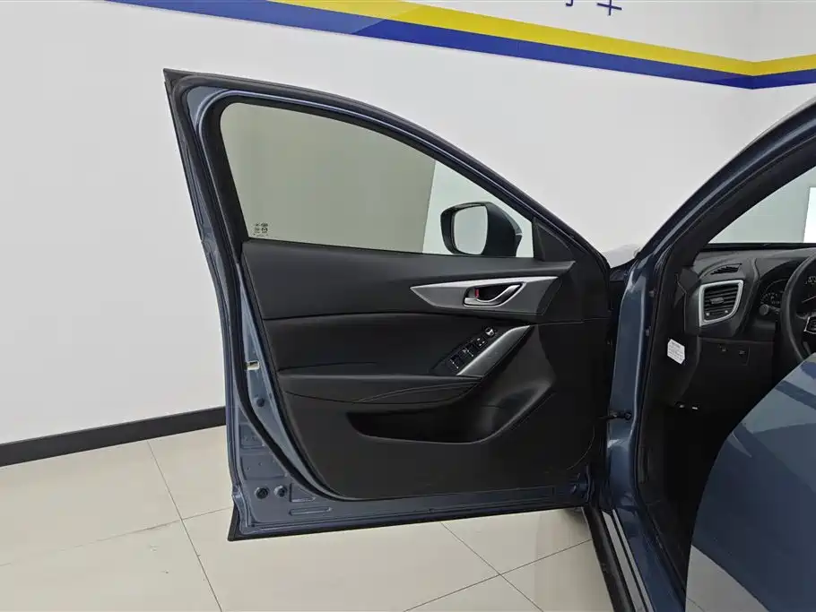 Mazda CX-4 马自达CX-4 2018款 2.0 L 自动两驱蓝天活力版 国VI
