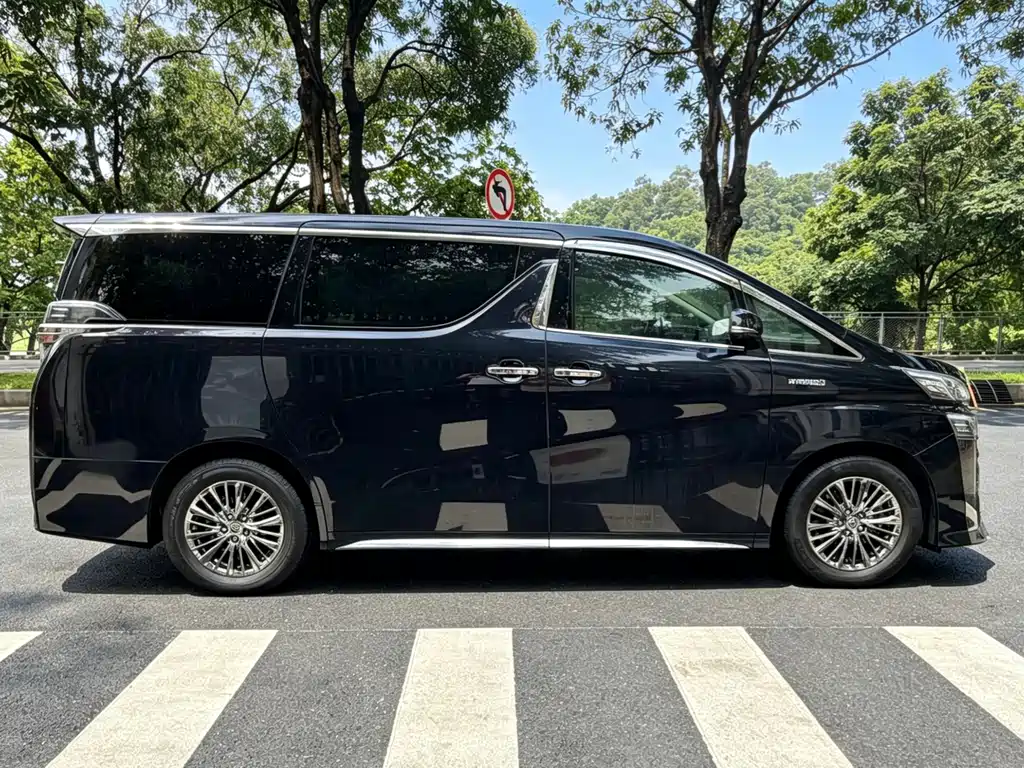 Vellfire Crown Dual Engine 2.5 L HV Supreme