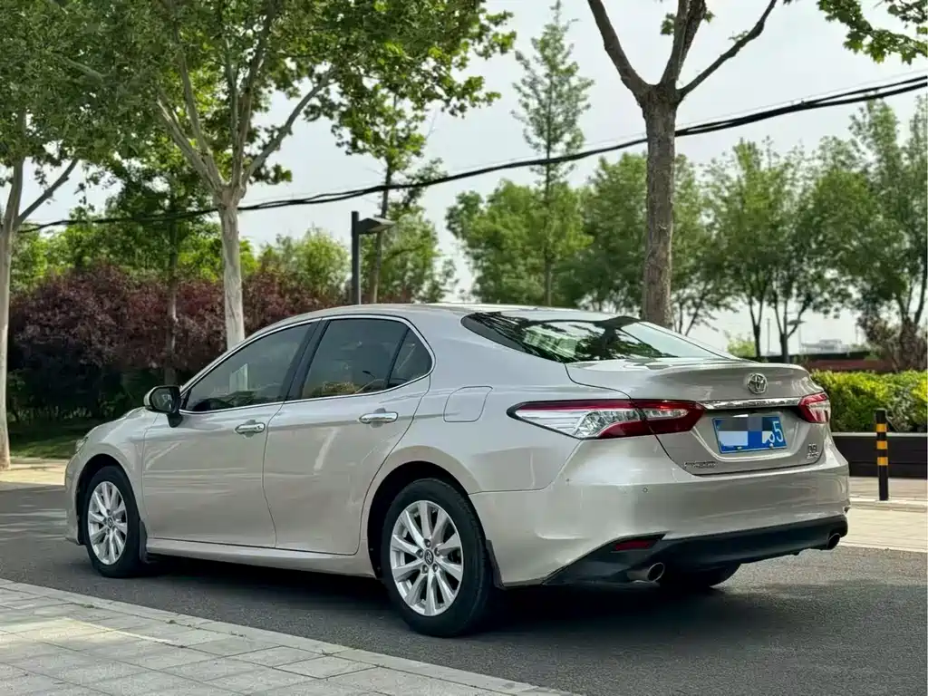 Camry 2.0 G Luxury CN-V