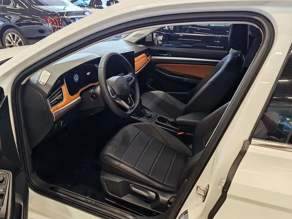Bora 200 TSI DSG Smart Travel