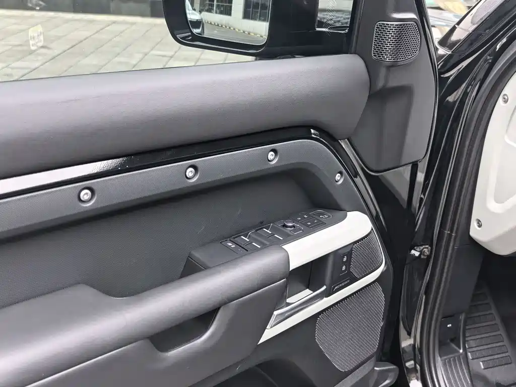 Land Rover Defender 110 P400 X-DYNAMIC HSE