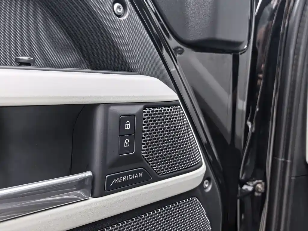 Land Rover Defender 110 P400 X-DYNAMIC HSE
