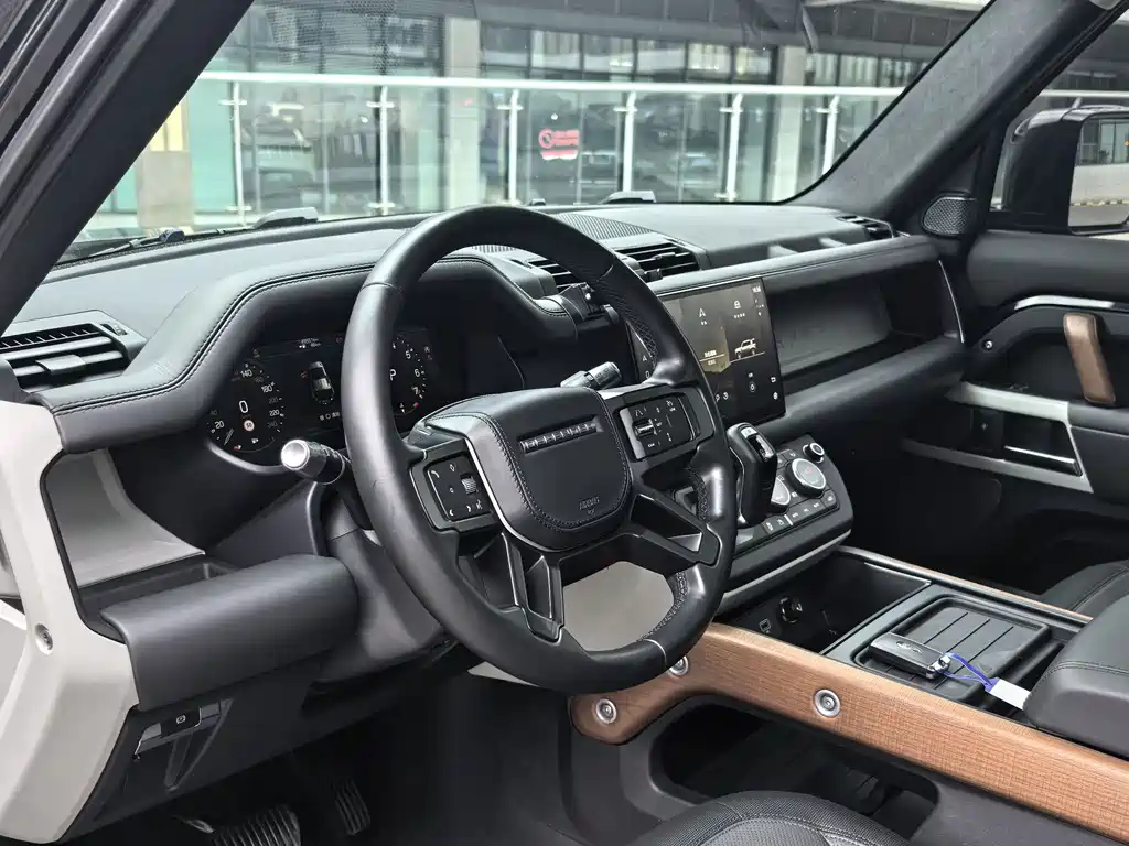 Land Rover Defender 110 P400 X-DYNAMIC HSE