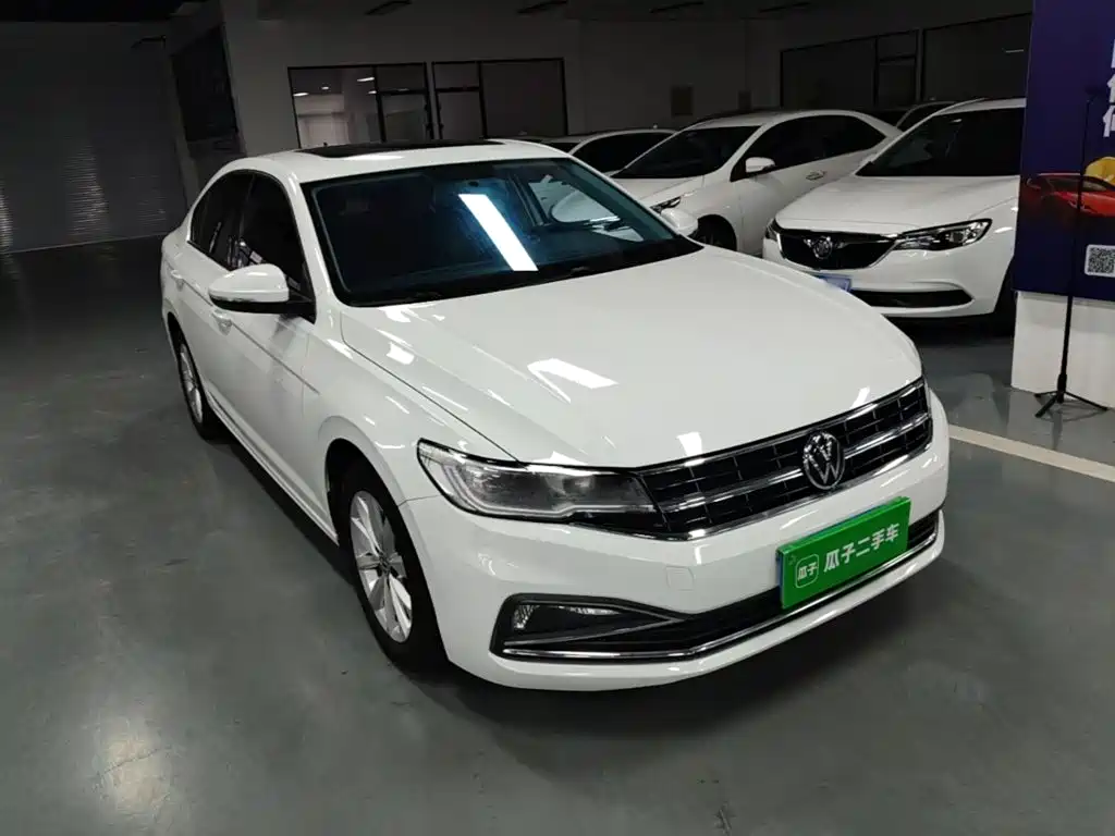 Bora 1.5 L Auto Comfort Connected