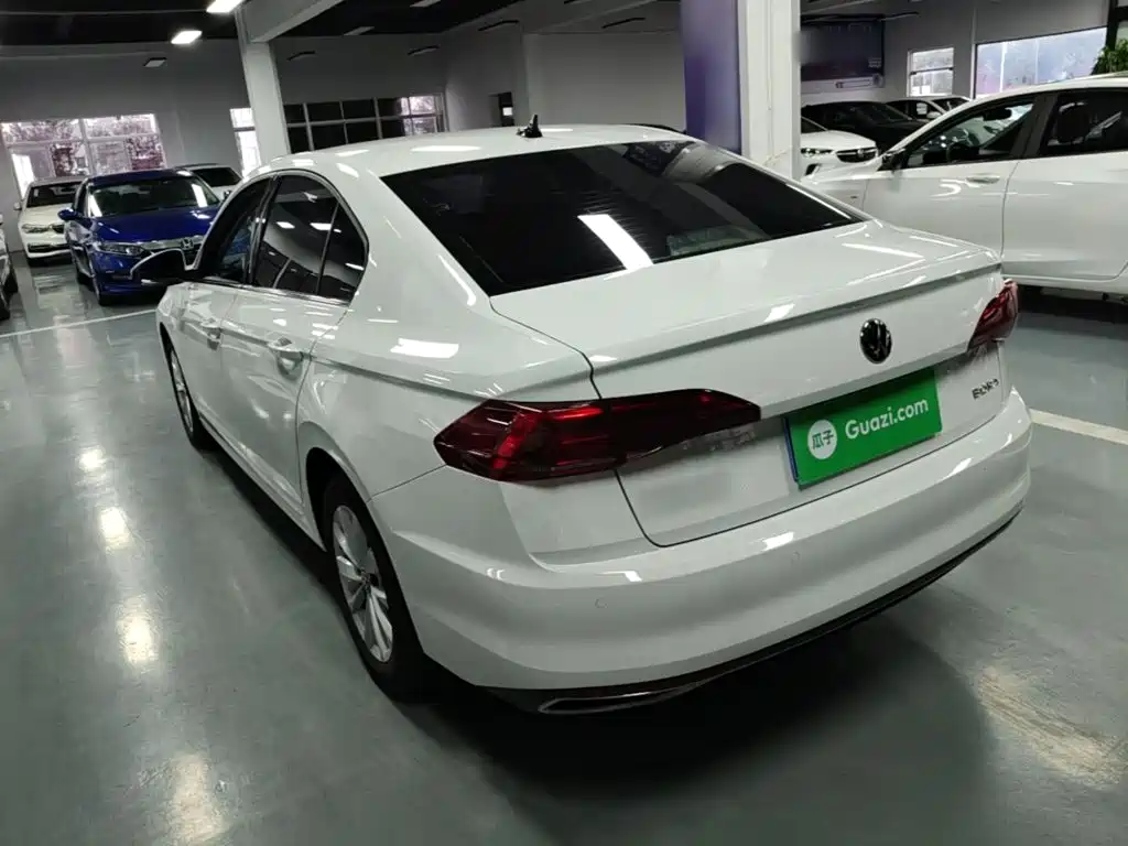 Bora 1.5 L Auto Comfort Connected