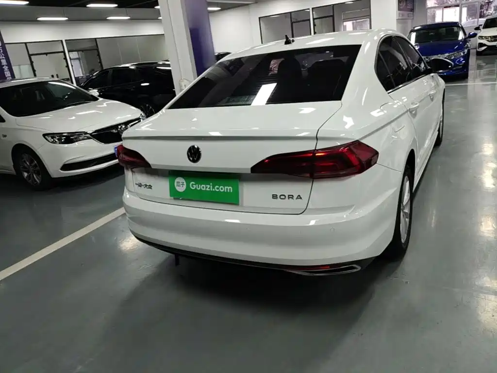 Bora 1.5 L Auto Comfort Connected