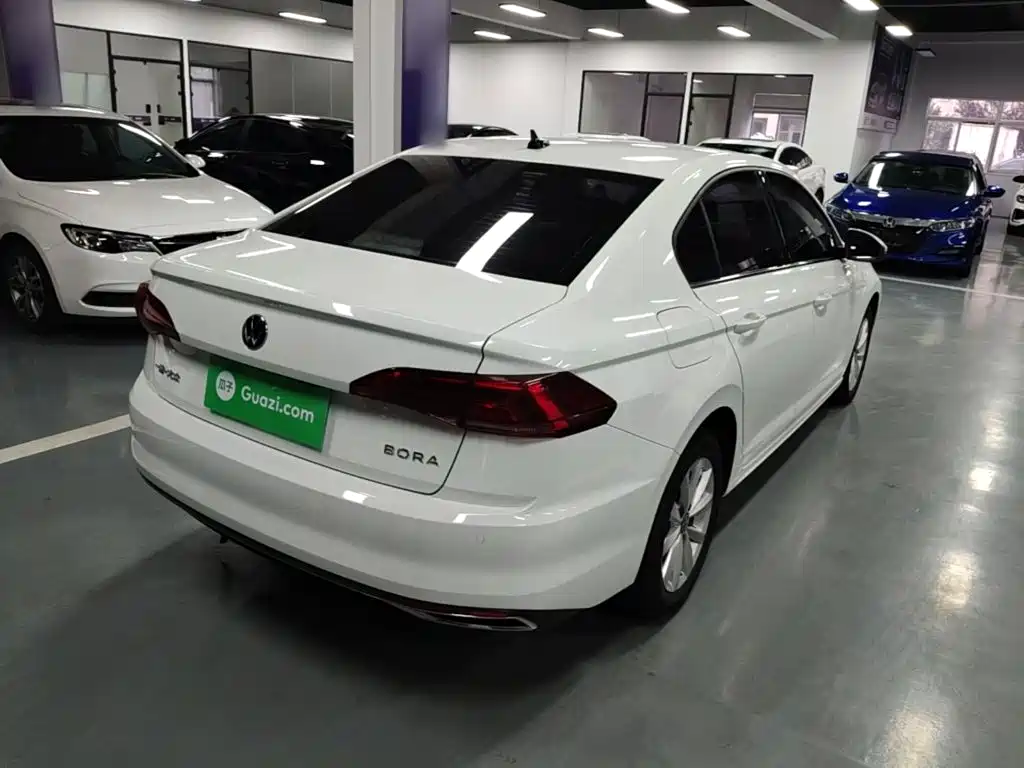 Bora 1.5 L Auto Comfort Connected