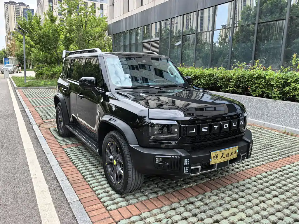Jetour Traveller 2.0 T 4 WD Cross PRO Entertainment
