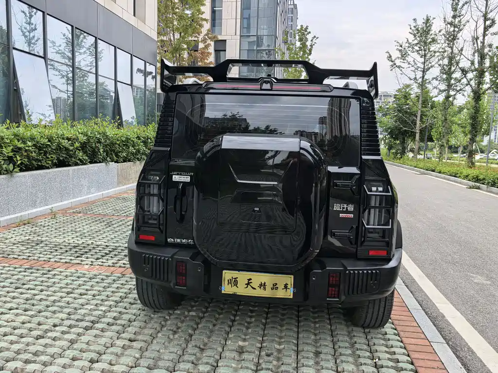 Jetour Traveller 2.0 T 4 WD Cross PRO Entertainment