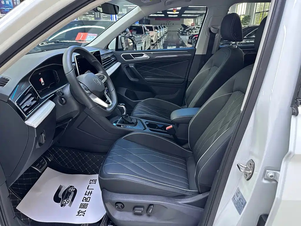 Tiguan L Outstanding 330 TSI Auto 2 WD R-Line Dragon Shine