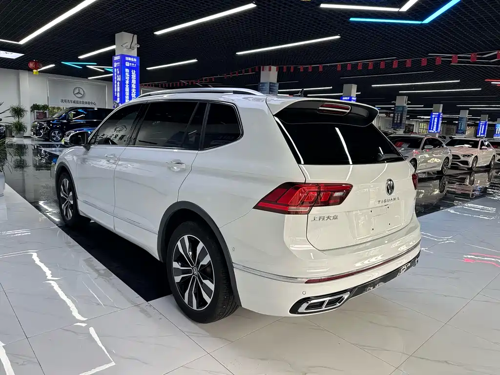 Tiguan L Outstanding 330 TSI Auto 2 WD R-Line Dragon Shine