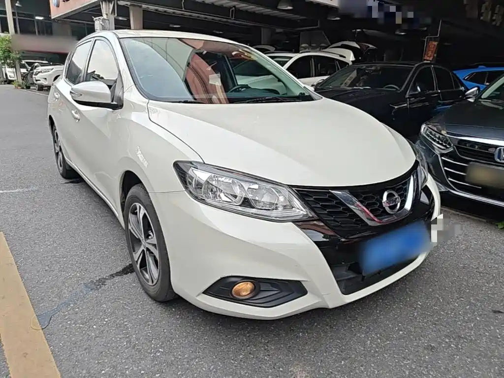 Tiida 1.6 L CVT Smart Travel