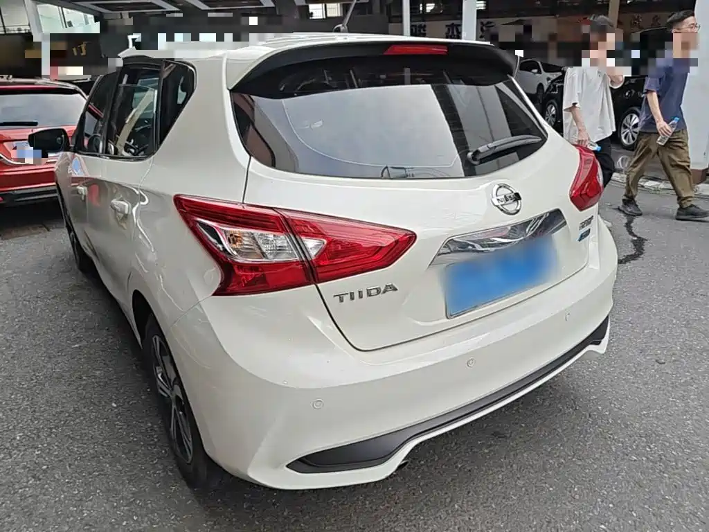 Tiida 1.6 L CVT Smart Travel
